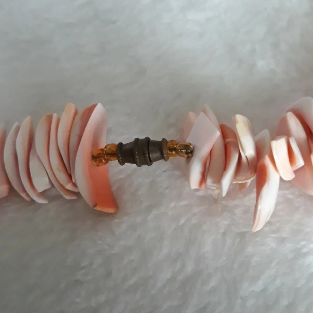 Creamsicle and white colored chunky seashell necklace 18 inches long - Picture 8 of 12